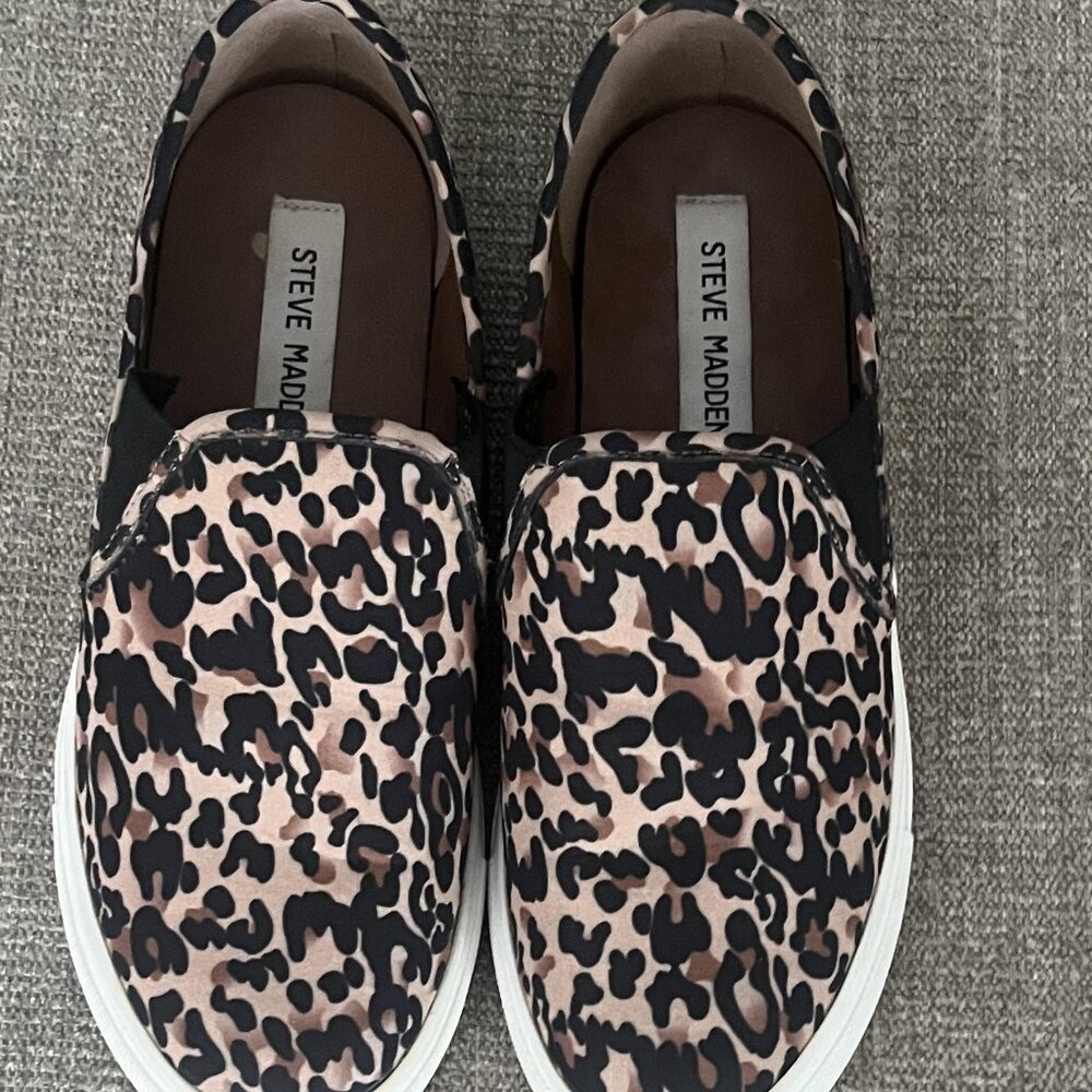 Steve‎ Madden Womens 6.5  Leopard Print Slip On Shoes